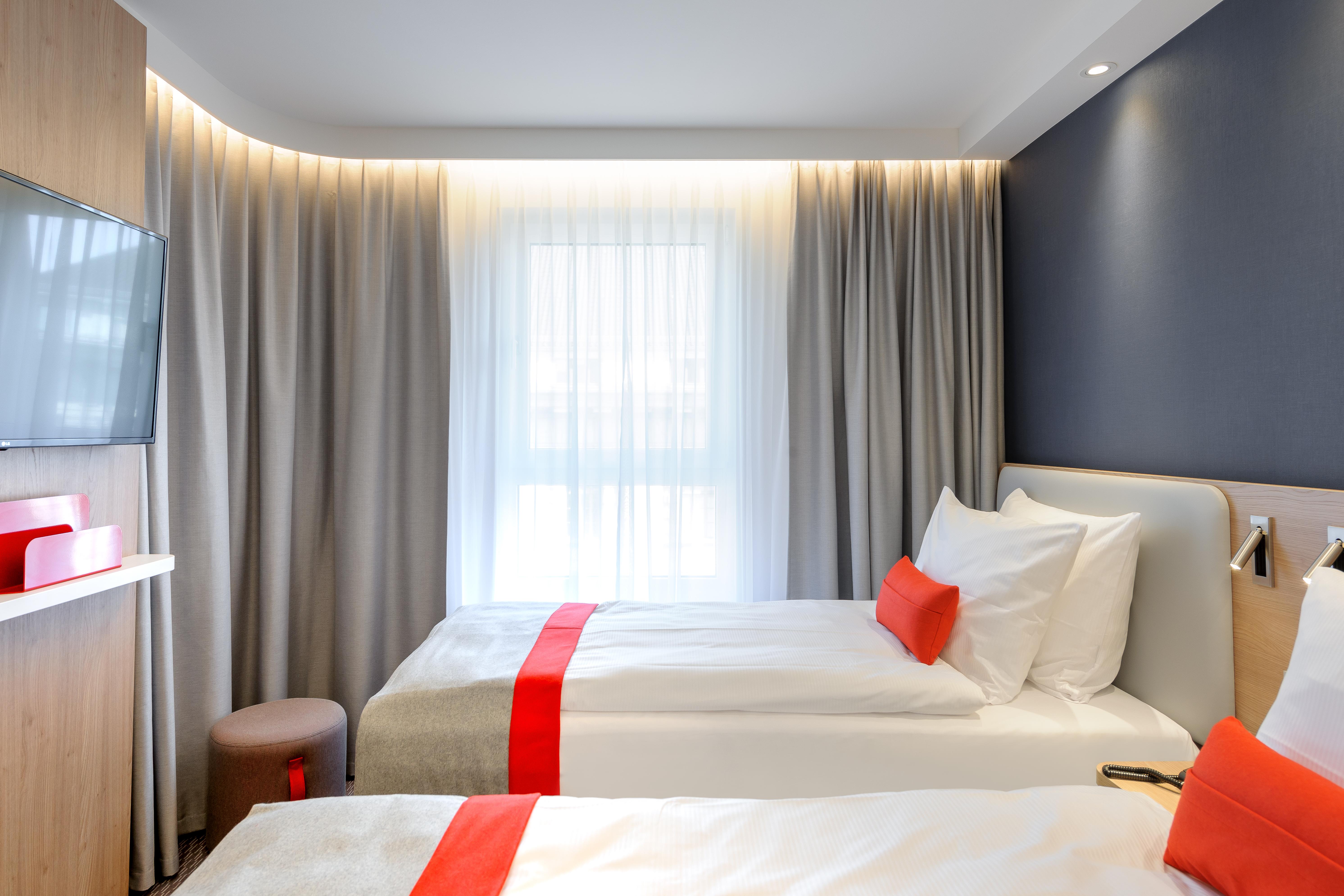 Hotel Holiday Inn Express - Berlin - Alexanderplatz By Ihg 3*