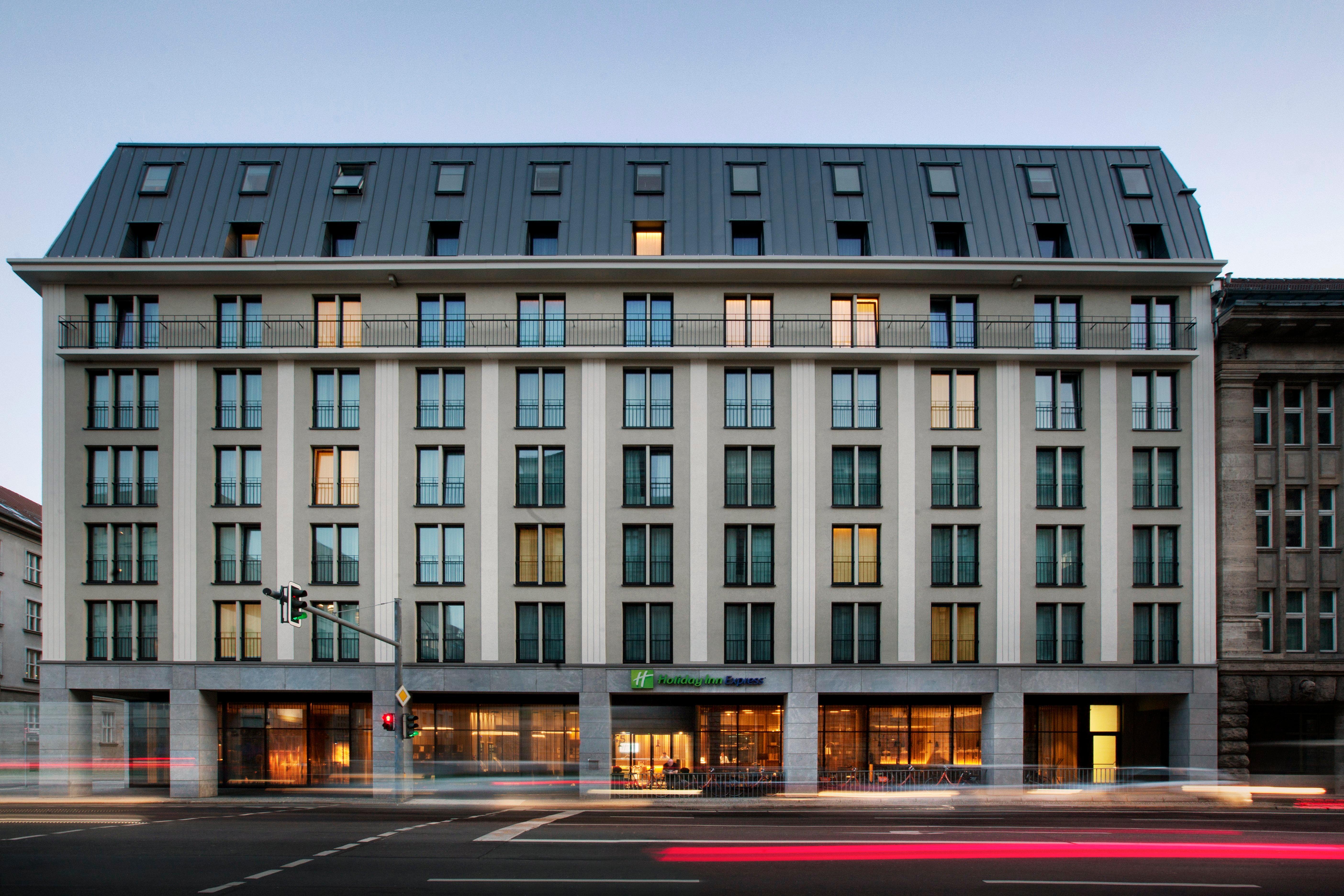 Hotel Holiday Inn Express - Berlin - Alexanderplatz By Ihg 3*