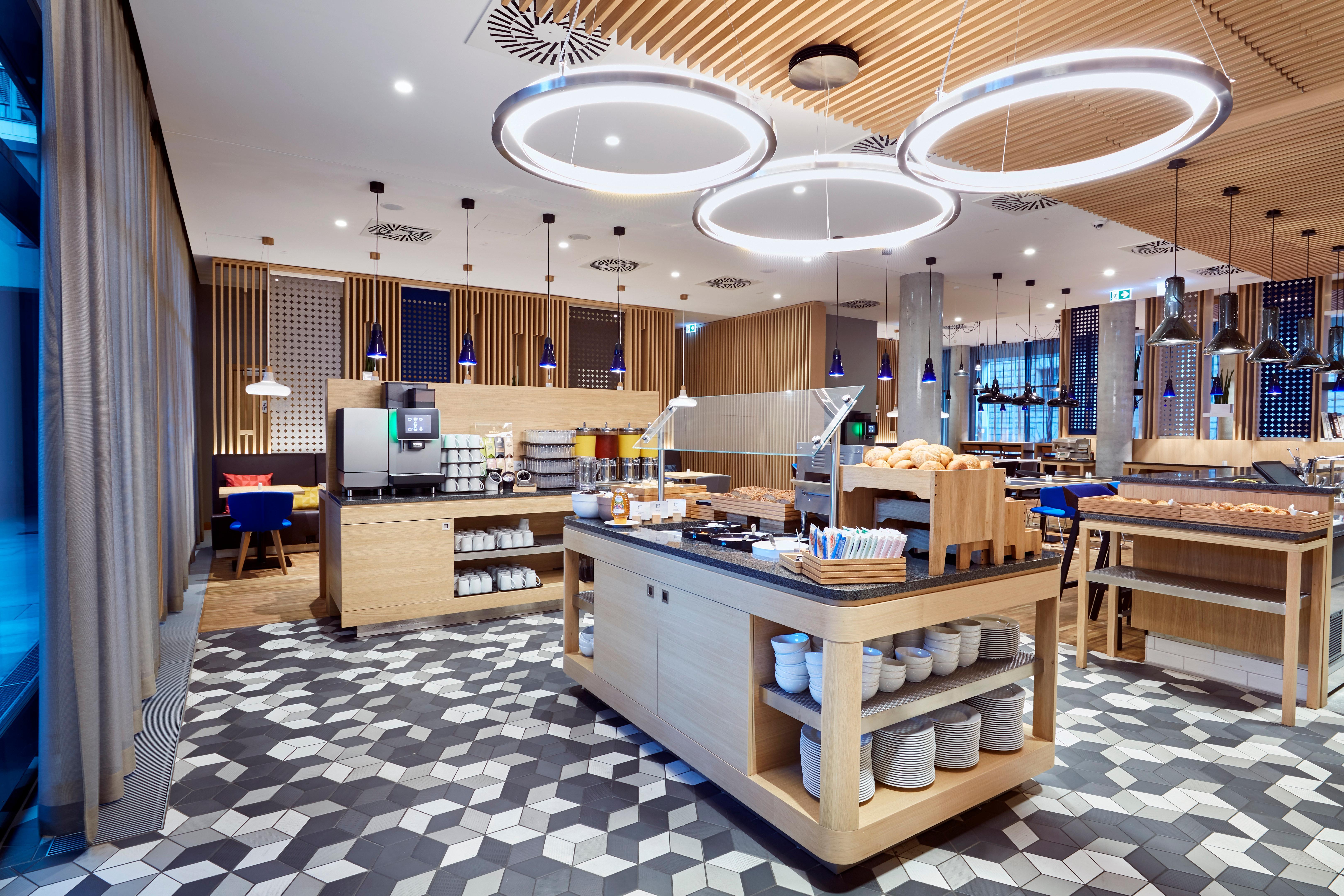 Hotel Holiday Inn Express - Berlin - Alexanderplatz By Ihg 3*