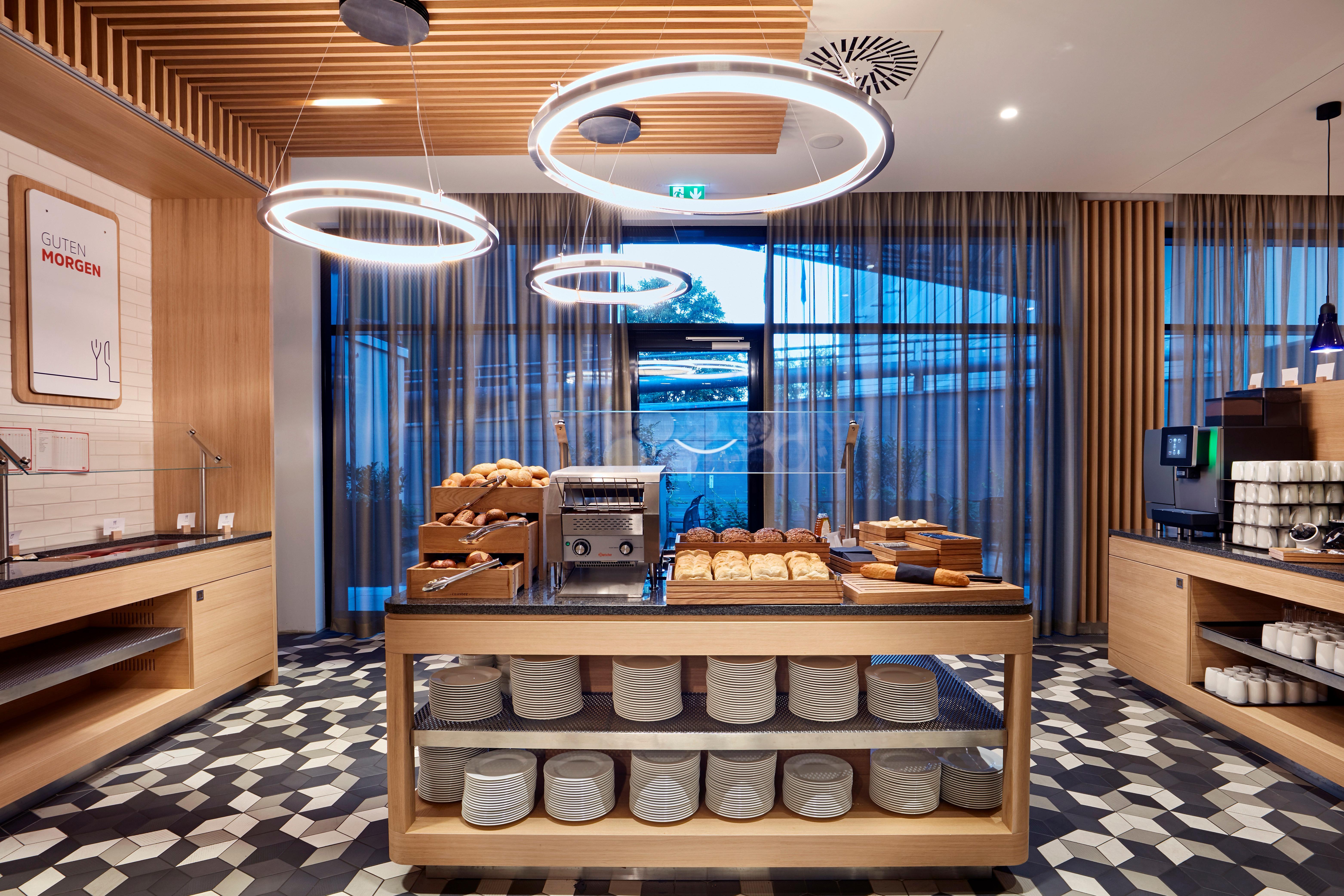Hotel Holiday Inn Express - Berlin - Alexanderplatz By Ihg 3*
