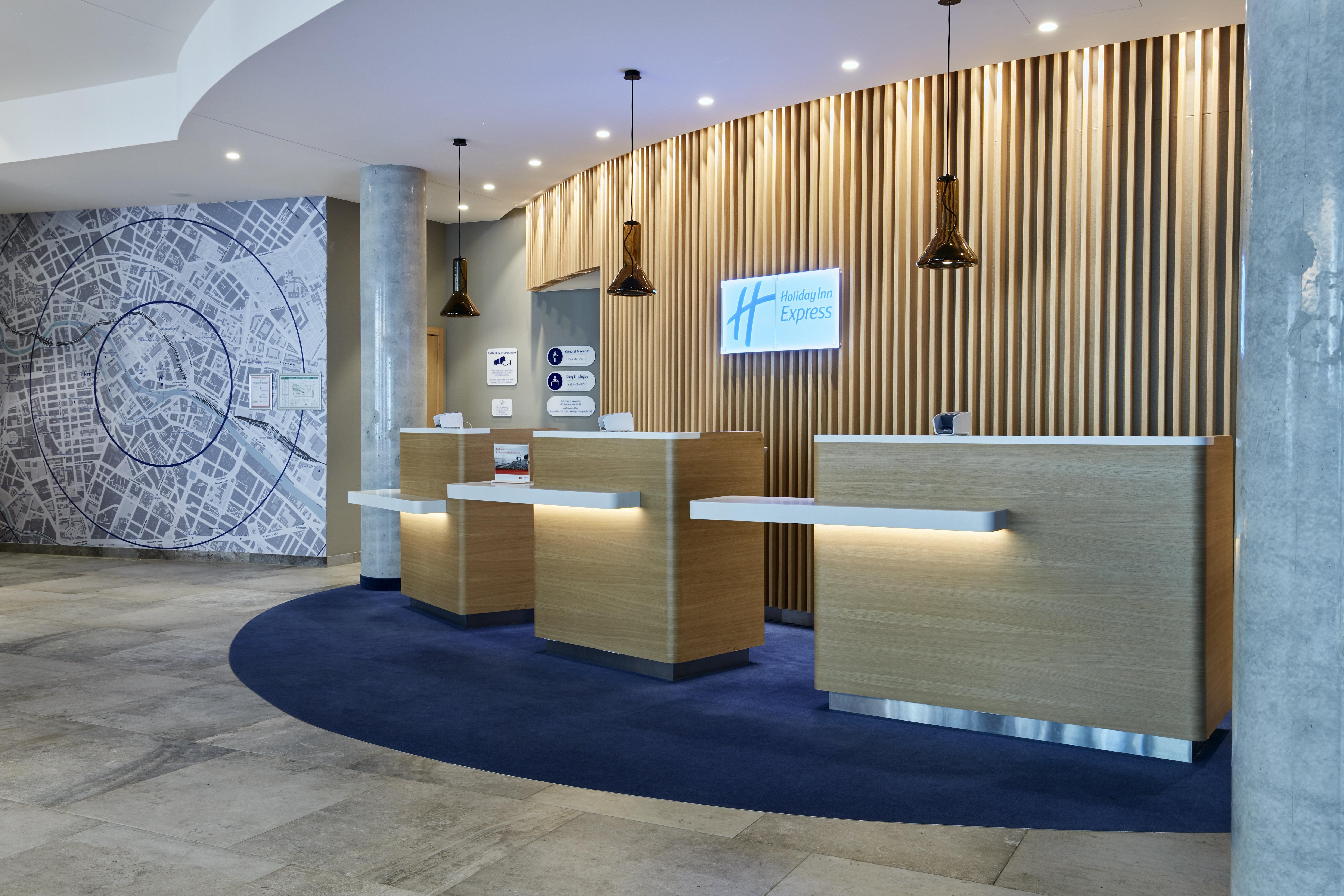 Hotel Holiday Inn Express - Berlin - Alexanderplatz By Ihg 3*